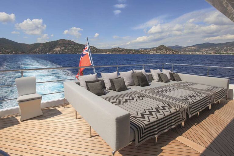 Vivace 125  Upper Deck