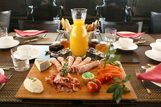 Voyage - Breakfast