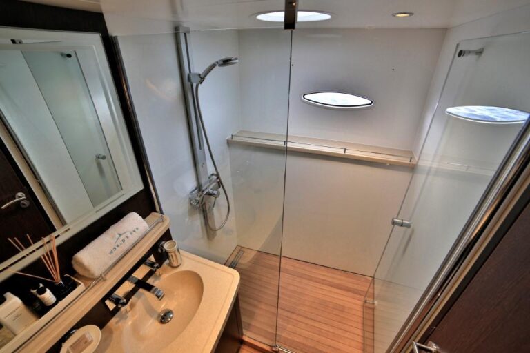 Worlds End - Ensuite