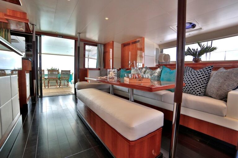 Worlds End - Salon view