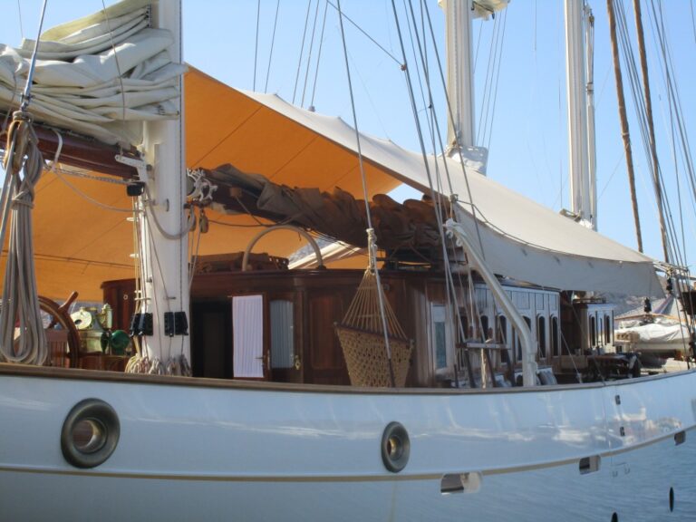XARIFA Hull Close Up