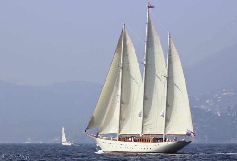 XARIFA Sailing