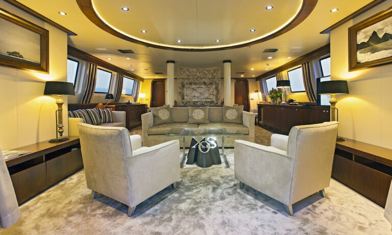 XO OF THE SEA Salon Lounge