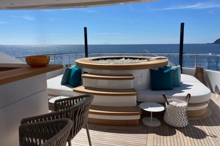Exterior Sunbathing Area