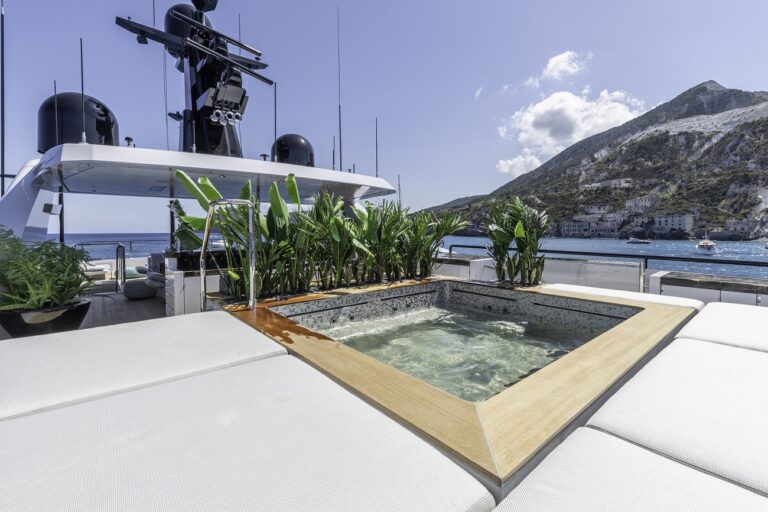 Sun Deck With Jacuzzi