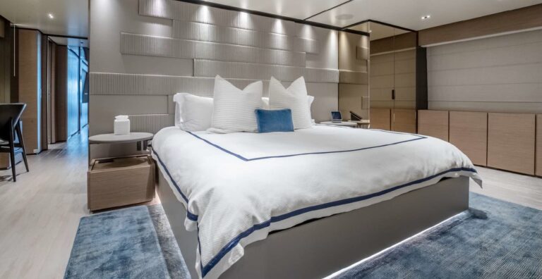 Main deck master suite