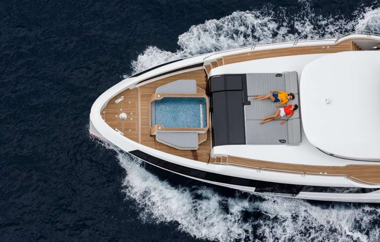 Bow With Jacuzzi
