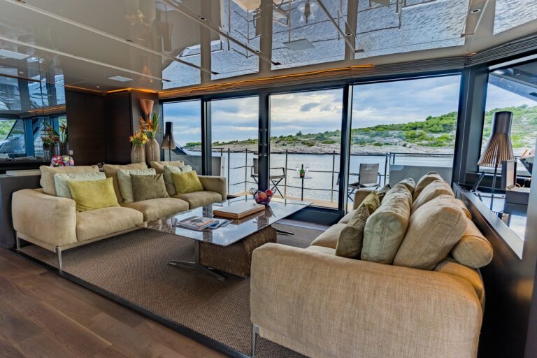 Main Salon Lounge