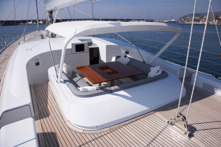 YII - Cockpit Dining with Bimini