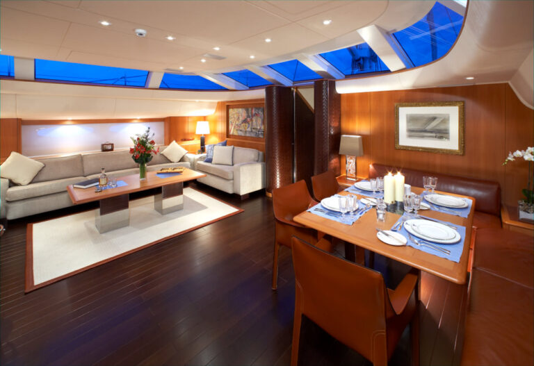 YII - Main salon and Dining