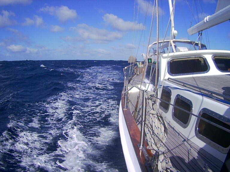 YONDER STAR - Starboard deck