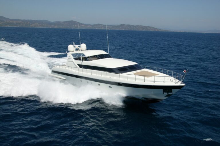 33m Motor Yacht Equilibrium