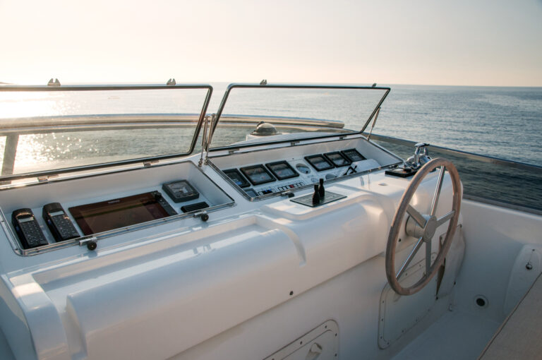Yacht ACIONNA By San Lorenzo - Helm