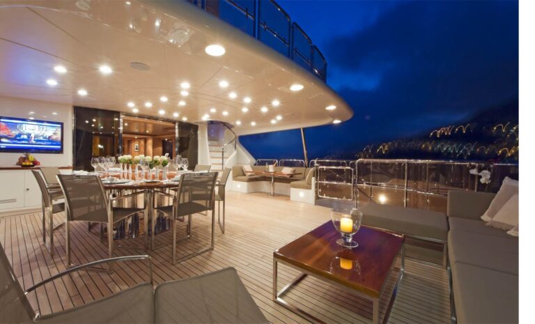 Yacht AFRICAN QUEEN -  Bridge Deck Al Fresco Dining