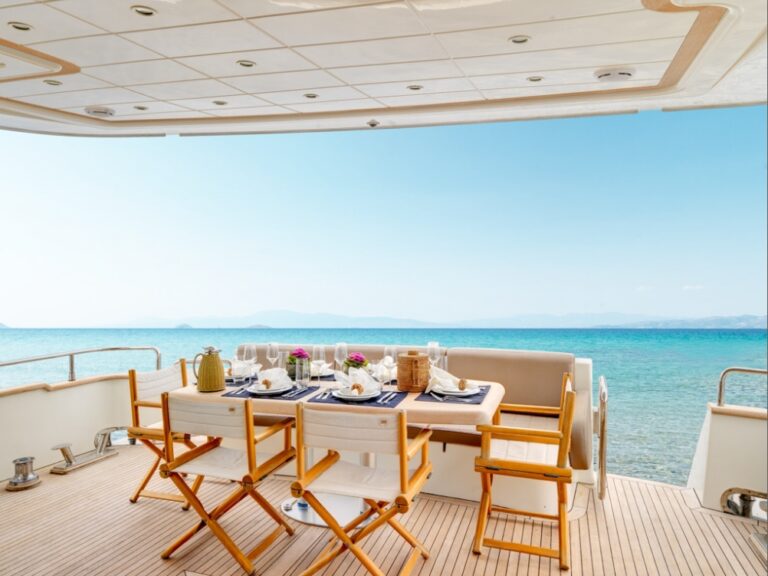 Yacht AIMILIA - Aft Deck Al Fresco
