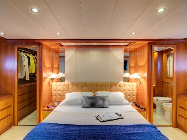 Yacht AIMILIA - Master Cabin