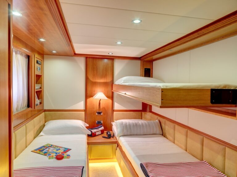 Yacht AIMILIA - Twin Cabin