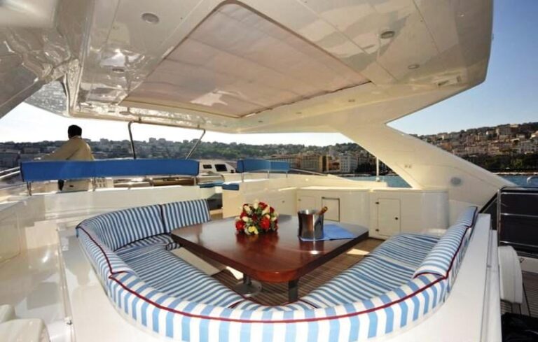 Yacht ANNE MARIE -  Flybridge Dining