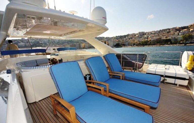Yacht ANNE MARIE -  Flybridge Sunbeds