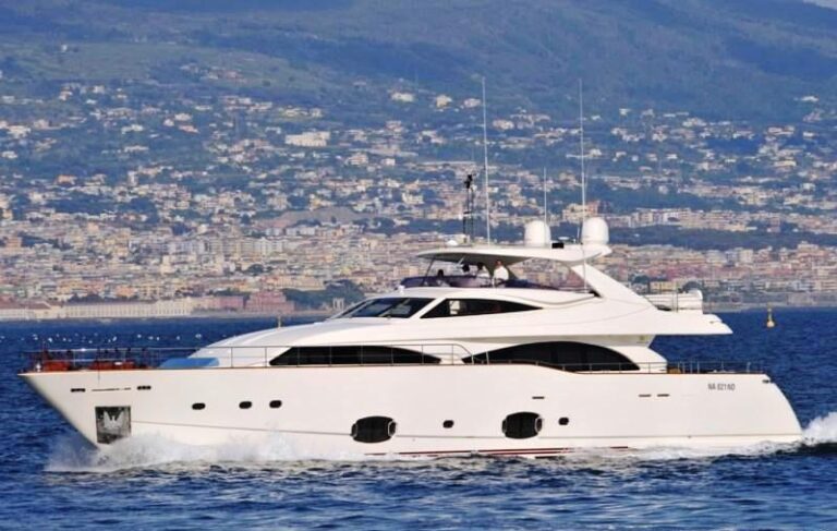 Yacht ANNE MARIE -  Main