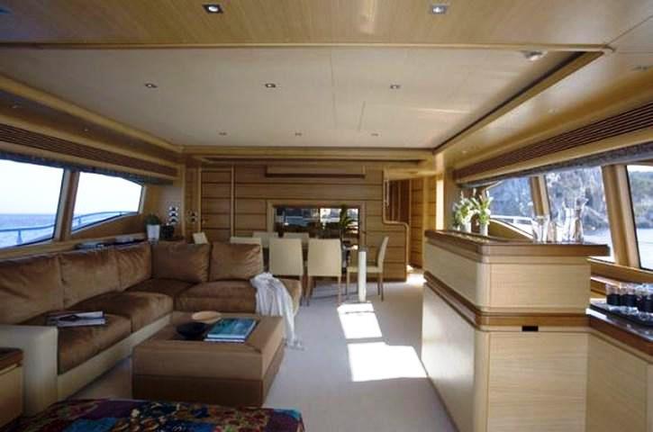 Yacht ANNE MARIE -  Salon looking forward
