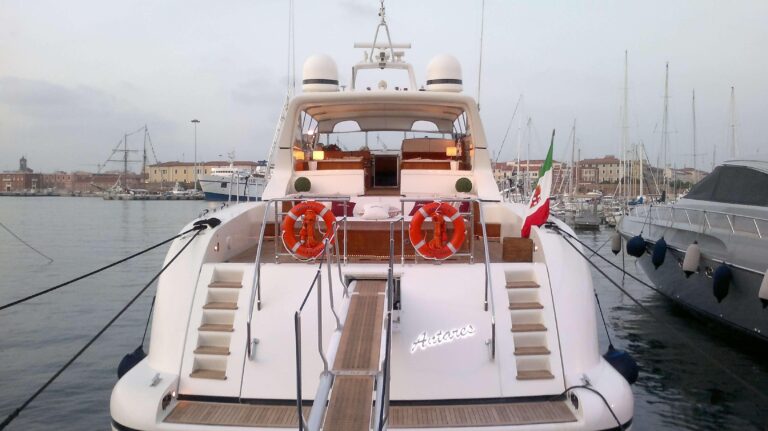 Yacht ANTARES K - Aft View