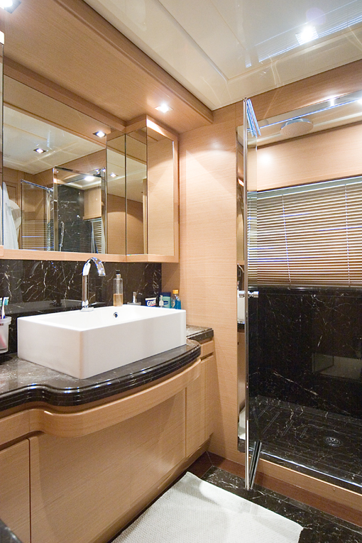 Yacht AQUAHOLIC - Master Ensuite