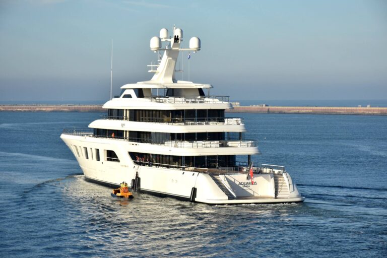Yacht AQUARIUS By Feadship - Aft Launch