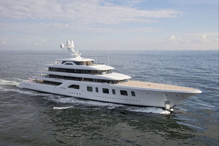 Yacht AQUARIUS By Feadship - Underway