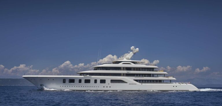 Yacht AQUARIUS By Feadship - Underway