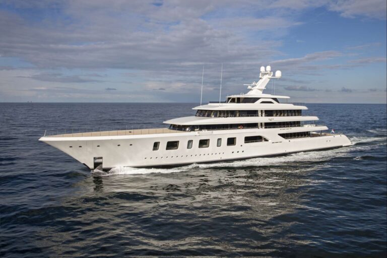 Yacht AQUARIUS By Feadship - Underway