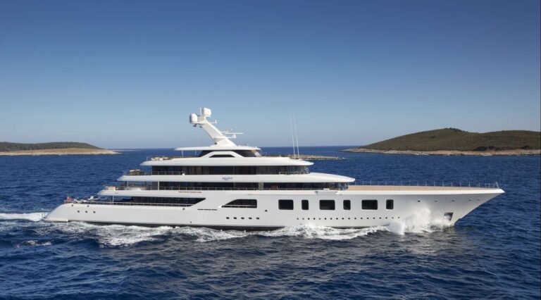Yacht AQUARIUS By Feadship - Underway