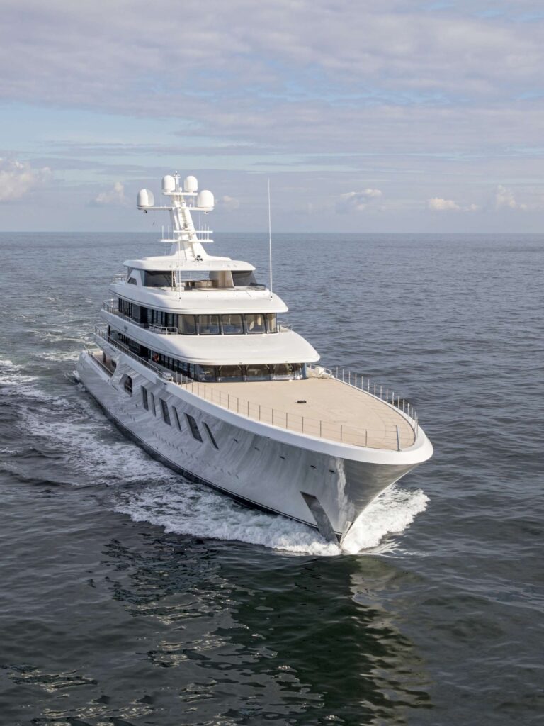 Yacht AQUARIUS By Feadship - Underway At Sea