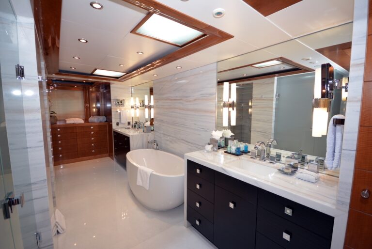 Yacht AQUAVITA - Master Bath