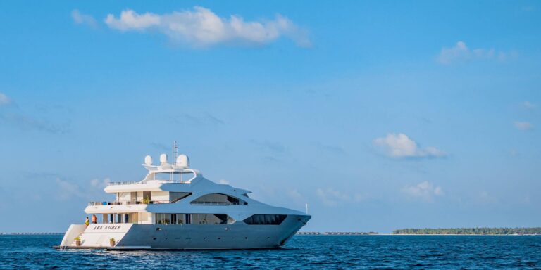 Yacht ARK NOBLE
