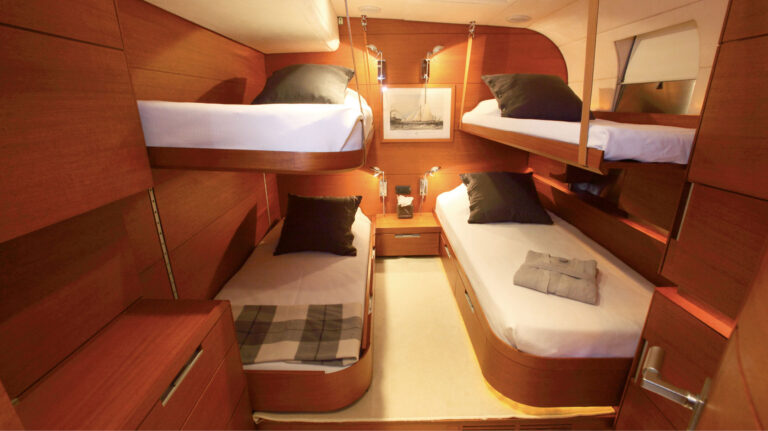Yacht ATTIMO By CMN - Bunks