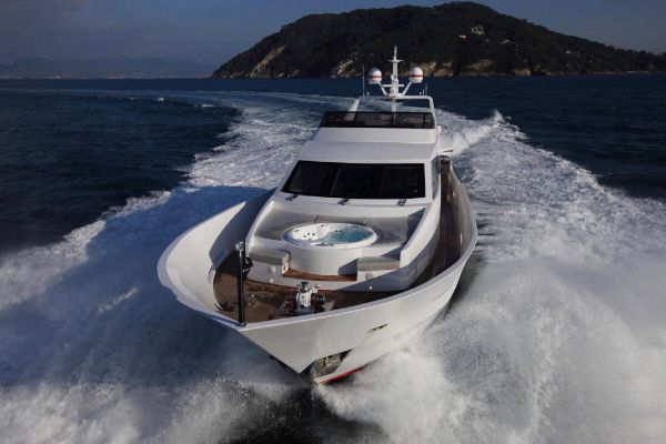 Yacht AURORA - Bow shot