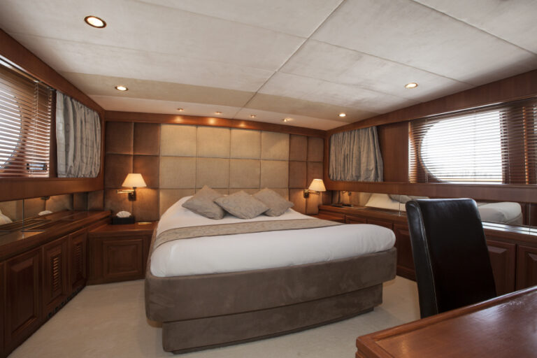 Yacht AVELLA -  Master Cabin