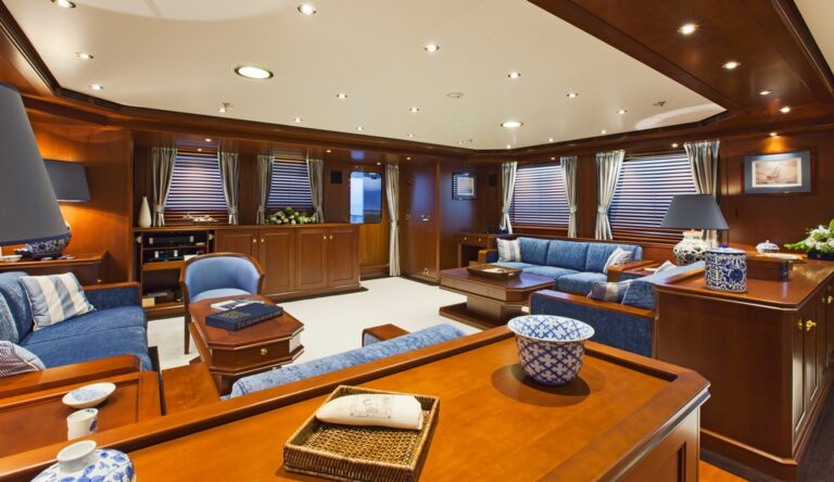 Yacht AXANTHA II - Main Salon Seating