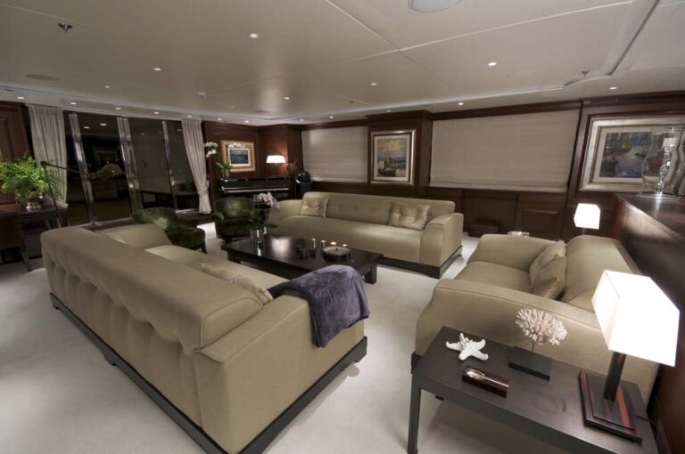 Yacht AZTECA II - Main Salon Seating