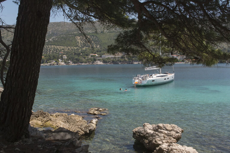 Yacht Amandine - Jeanneau 64 Charter