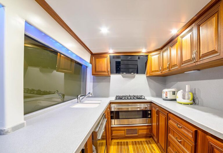 Yacht BELLAMARE - Galley