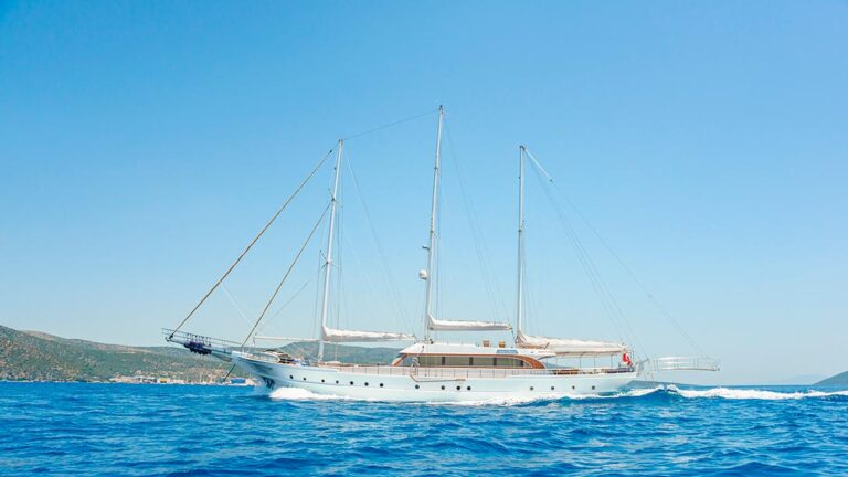 Yacht BELLAMARE - Profile