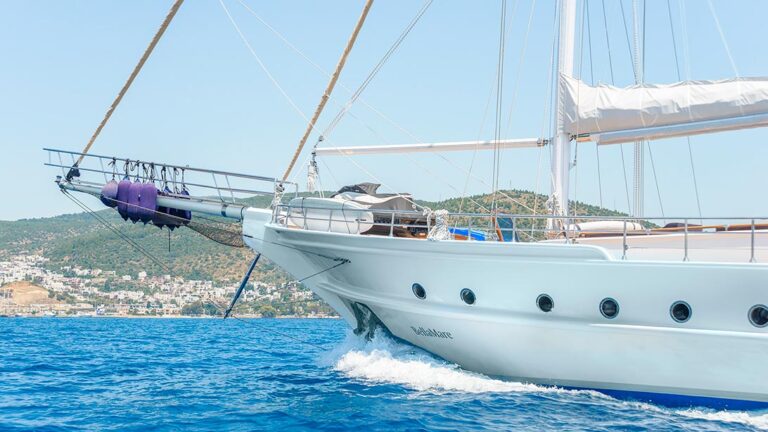 Yacht BELLAMARE - Sailing