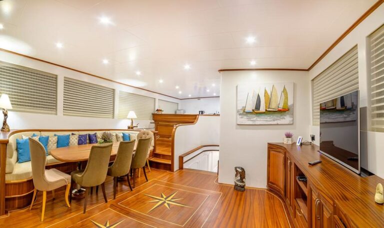 Yacht BELLAMARE - Salon and Dining