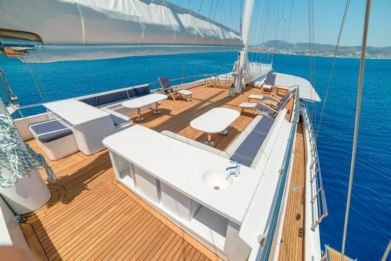Yacht BELLAMARE - Sundeck 2