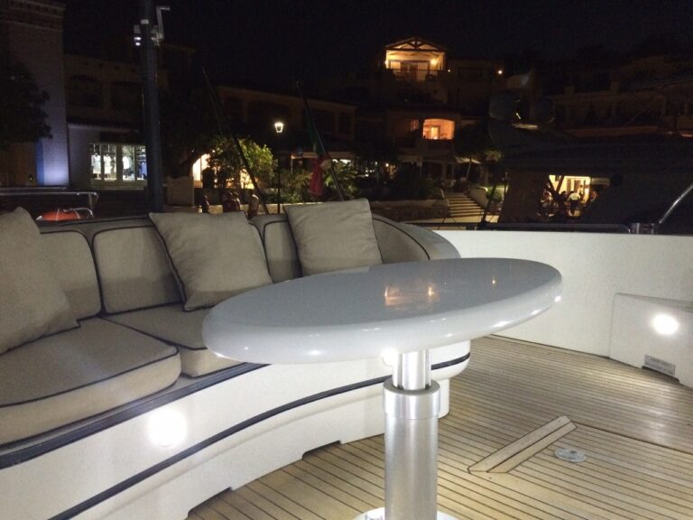 Yacht BIRD OF PREY - Aft deck