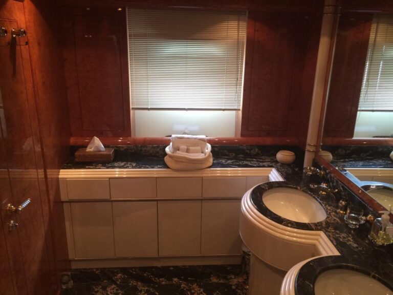 Yacht BIRD OF PREY - Ensuite