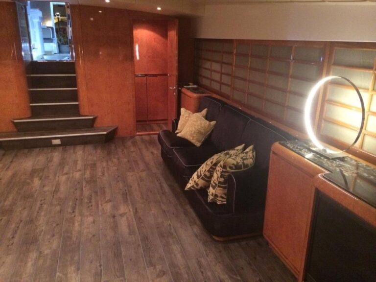 Yacht BIRD OF PREY - Salon view