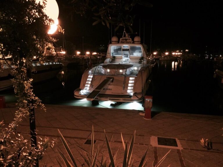 Yacht BIRD OF PREY - Stern view